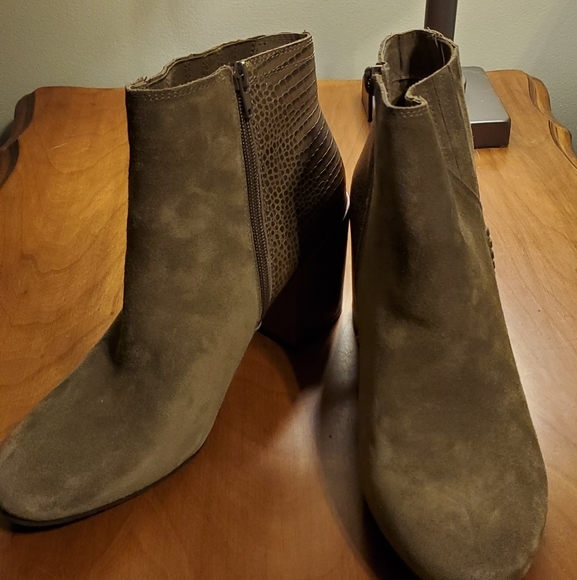 Novelty Shoes - Ankle Boots NWOT